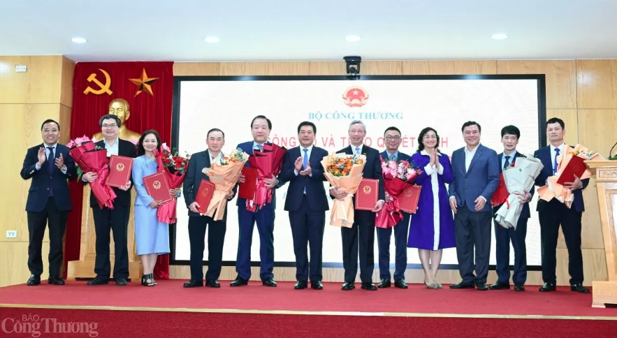 Bộ Công Thương công bố quyết định về công tác cán bộ sau tinh gọn bộ máy