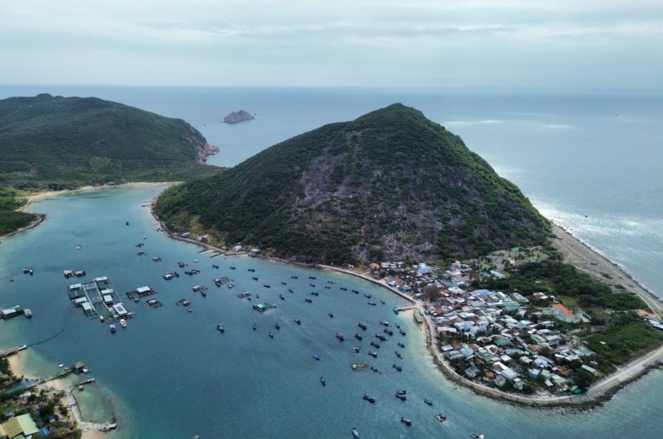 lang chai tren vinh nha trang phan dau don 45.000 khach du lich moi nam hinh anh 3