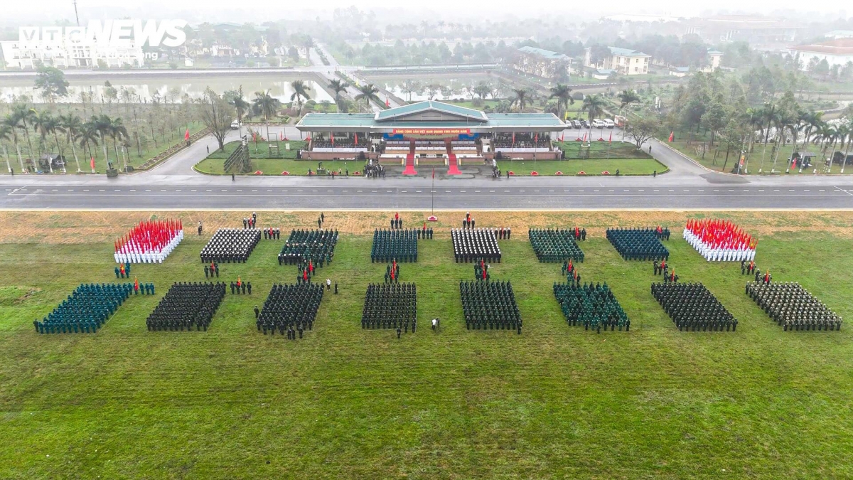 ngắm những bóng hồng trên thao trường tập luyện diễu binh cho đại lễ 30 4 hình ảnh 1 ngam nhung bong hong tren thao truong tap luyen dieu binh cho dai le 30 4 hinh anh 1