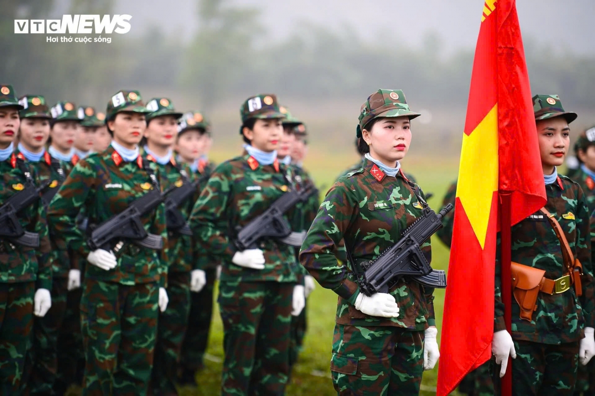 ngắm những bóng hồng trên thao trường tập luyện diễu binh cho đại lễ 30 4 hình ảnh 10 ngam nhung bong hong tren thao truong tap luyen dieu binh cho dai le 30 4 hinh anh 10