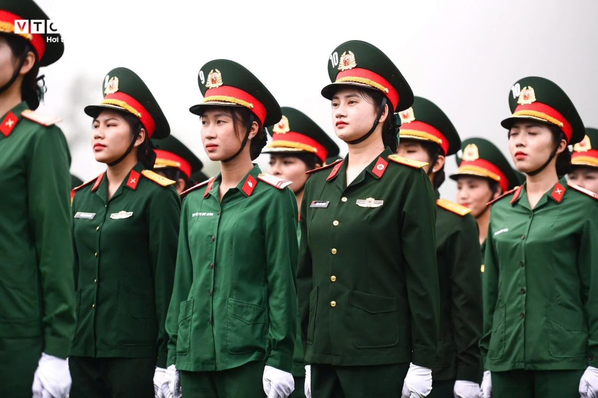 ngắm những bóng hồng trên thao trường tập luyện diễu binh cho đại lễ 30 4 hình ảnh 4 ngam nhung bong hong tren thao truong tap luyen dieu binh cho dai le 30 4 hinh anh 4