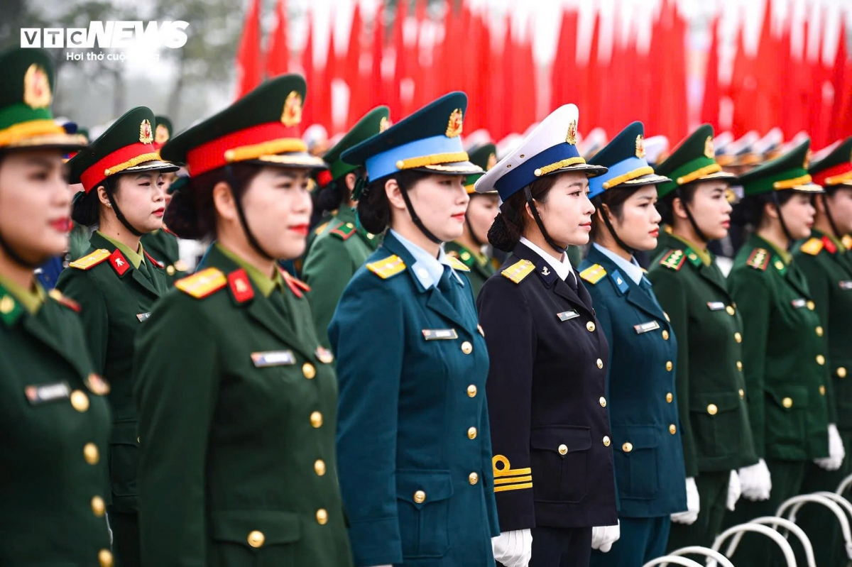 ngắm những bóng hồng trên thao trường tập luyện diễu binh cho đại lễ 30 4 hình ảnh 5 ngam nhung bong hong tren thao truong tap luyen dieu binh cho dai le 30 4 hinh anh 5