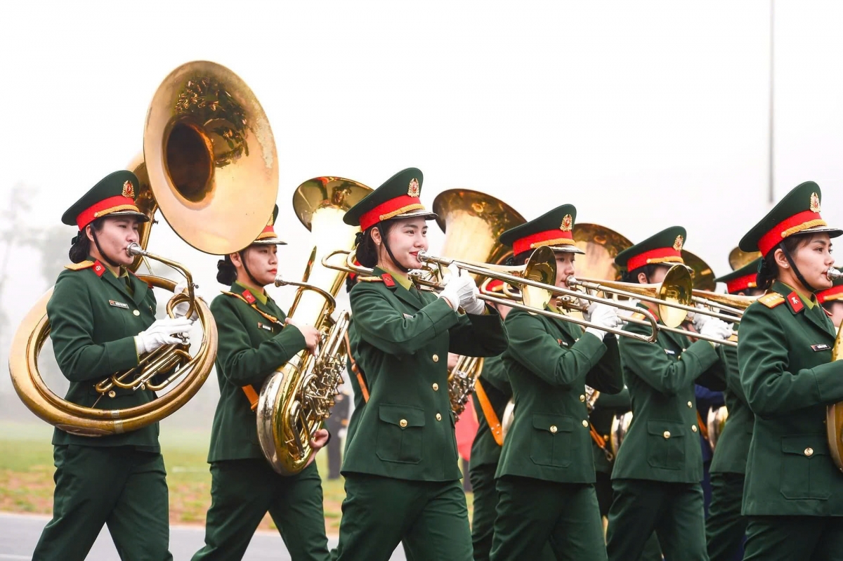 ngắm những bóng hồng trên thao trường tập luyện diễu binh cho đại lễ 30 4 hình ảnh 7 ngam nhung bong hong tren thao truong tap luyen dieu binh cho dai le 30 4 hinh anh 7