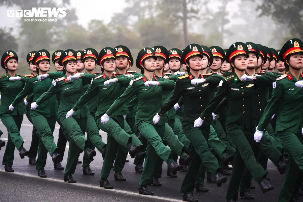 ngắm những bóng hồng trên thao trường tập luyện diễu binh cho đại lễ 30 4 hình ảnh 9 ngam nhung bong hong tren thao truong tap luyen dieu binh cho dai le 30 4 hinh anh 9