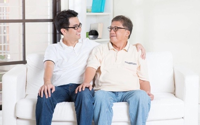 Gần 40 tuổi, 2 mặt con, tôi vẫn không thể ngồi chung nói chuyện với bố đẻ