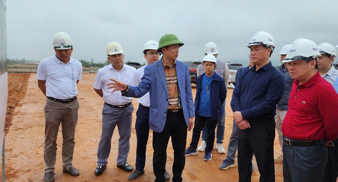 hoàn thành thảm bê tông nhựa dự án cao tốc quảng ngãi - hoài nhơn trước mùa mưa hình ảnh 3 hoan thanh tham be tong nhua du an cao toc quang ngai - hoai nhon truoc mua mua hinh anh 3