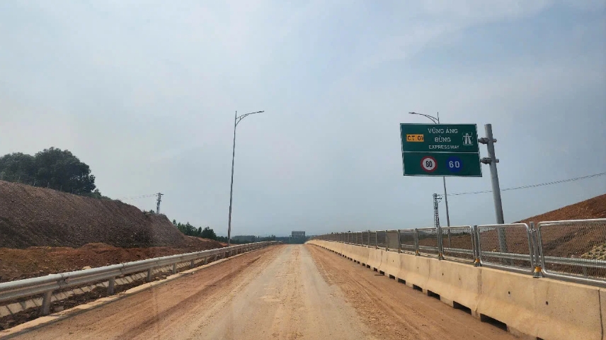 thi công xuyên đêm, phấn đấu đưa cao tốc qua hà tĩnh về đích 30 4 hình ảnh 3 thi cong xuyen dem, phan dau dua cao toc qua ha tinh ve dich 30 4 hinh anh 3