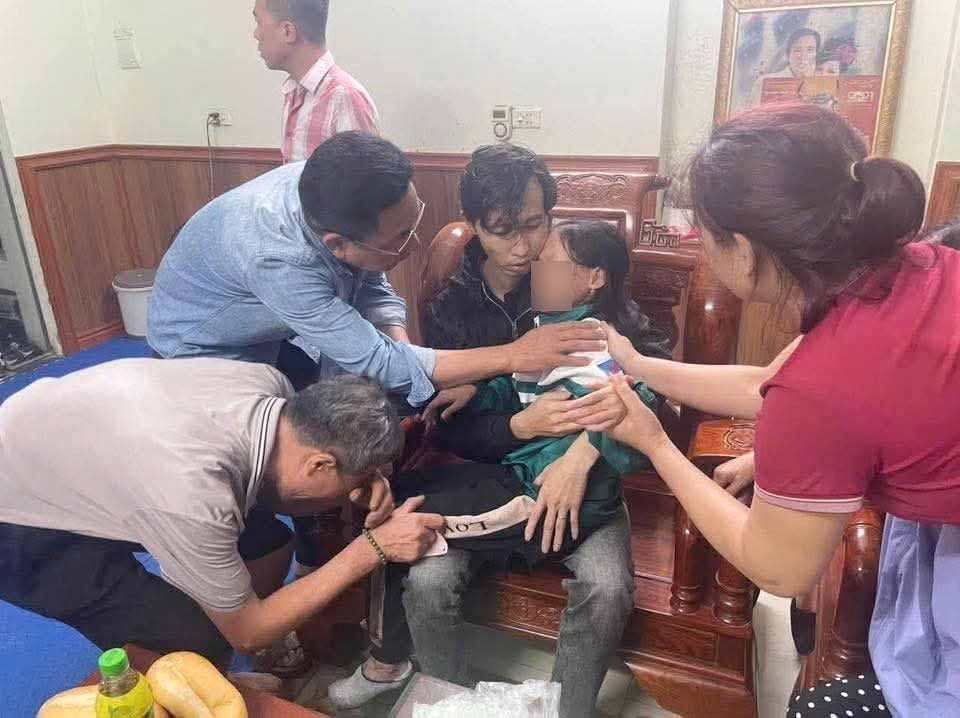 gia đình kể lại giây phút bé gái bị thanh niên ngáo đá khống chế hình ảnh 4 gia dinh ke lai giay phut be gai bi thanh nien ngao da khong che hinh anh 4