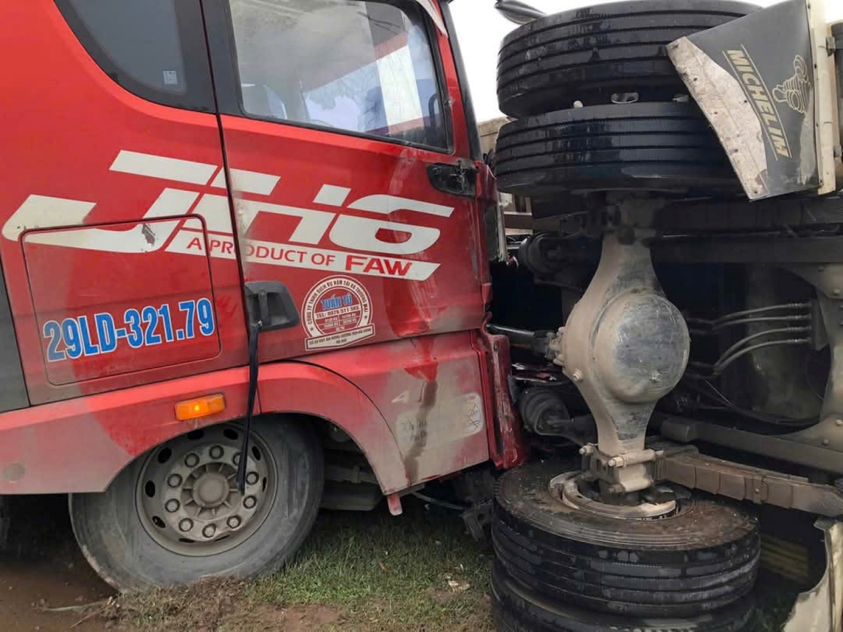 3 xe va chạm trên đường tránh thành phố Đồng hới, quảng bình hình ảnh 2 3 xe va cham tren duong tranh thanh pho Dong hoi, quang binh hinh anh 2