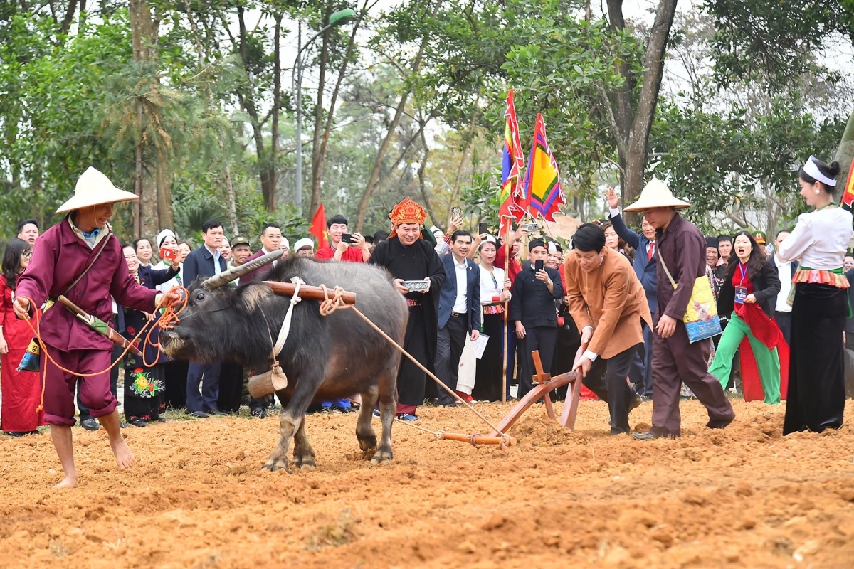lễ khai hạ của người mường giá trị di sản văn hóa còn mãi hình ảnh 1 le khai ha cua nguoi muong gia tri di san van hoa con mai hinh anh 1