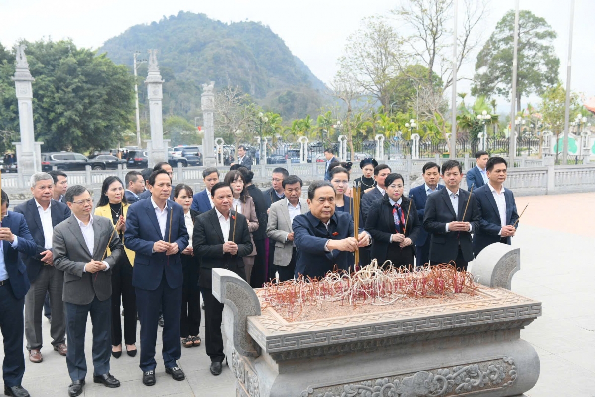 Chủ tịch Quốc hội dâng hương tại Khu Di tích lịch sử quốc gia đặc biệt Tân Trào