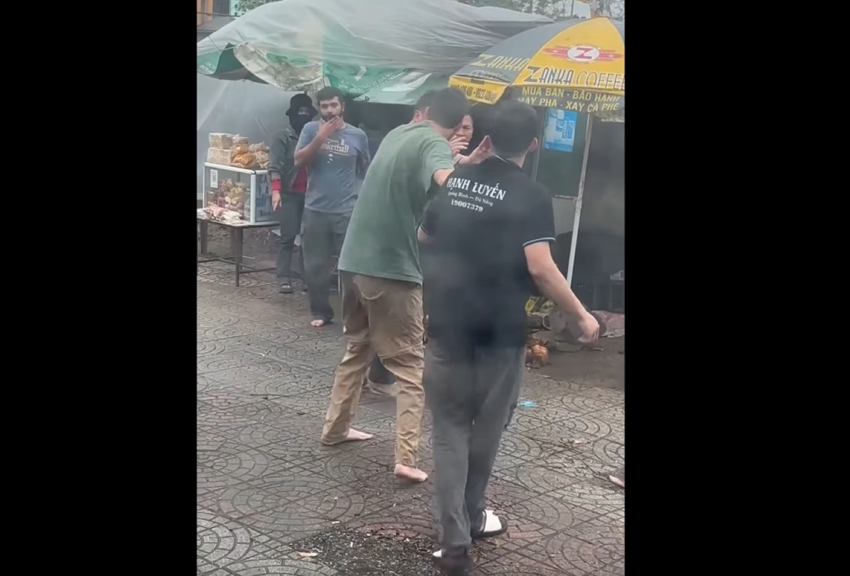 quang binh chan chinh nha xe sau vu au da voi du khach nuoc ngoai hinh anh 3