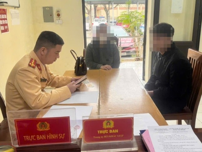 Xác minh nhóm người lái mô tô phân khối lớn buông 2 tay ở Quảng Nam