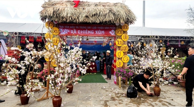 cultural space features ethnic identity at ban flower festival in son la picture 1