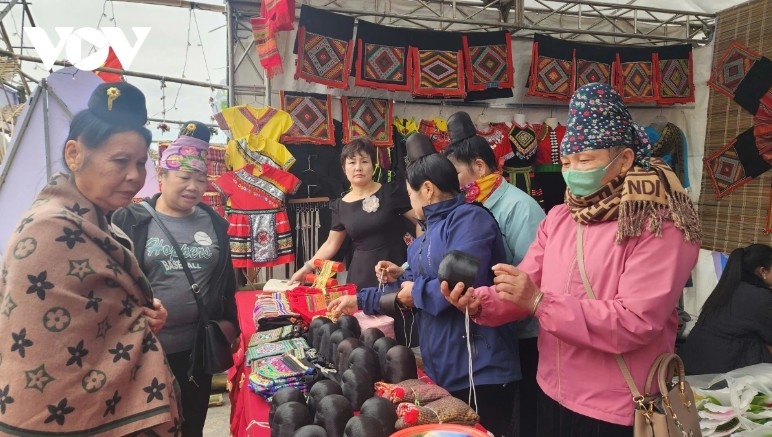 cultural space features ethnic identity at ban flower festival in son la picture 2