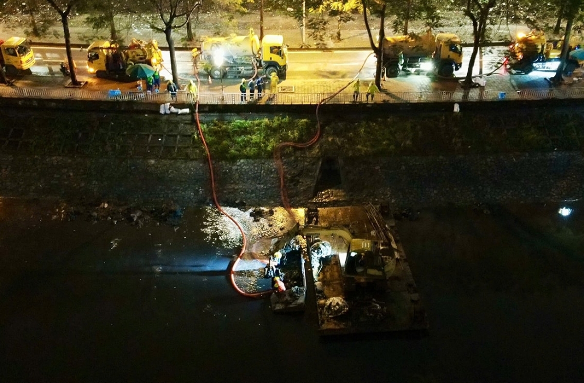 Hà Nội khẩn trương thực hiện việc nạo vét, hồi sinh sông Tô Lịch