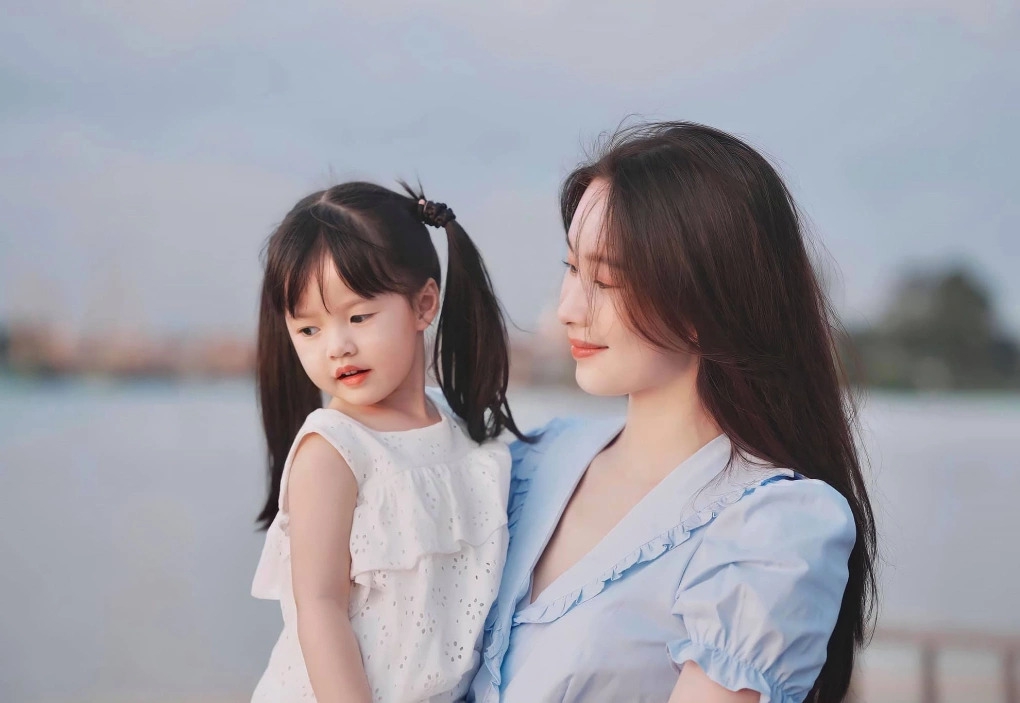 Sao Việt 26/3: Con gái 7 tuổi của Đặng Thu Thảo được khen càng lớn càng xinh