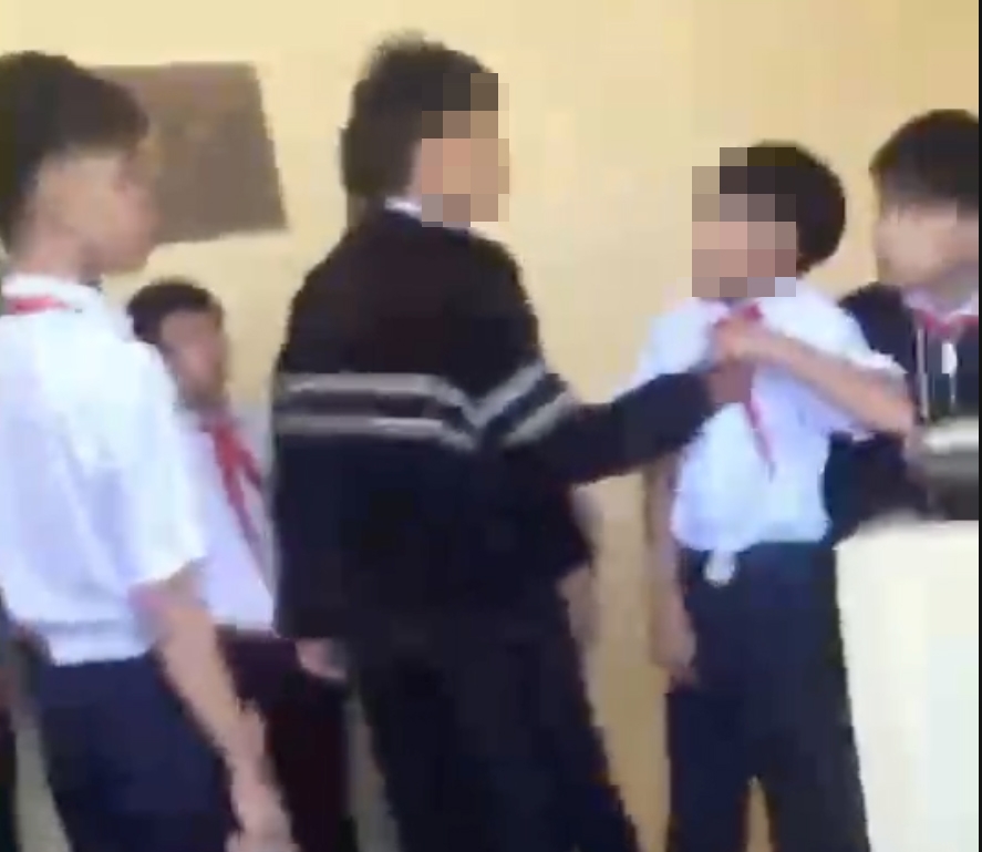 quảng ngãi làm rõ clip học sinh đánh nhau lan truyền trên mạng xã hội hình ảnh 1 quang ngai lam ro clip hoc sinh danh nhau lan truyen tren mang xa hoi hinh anh 1