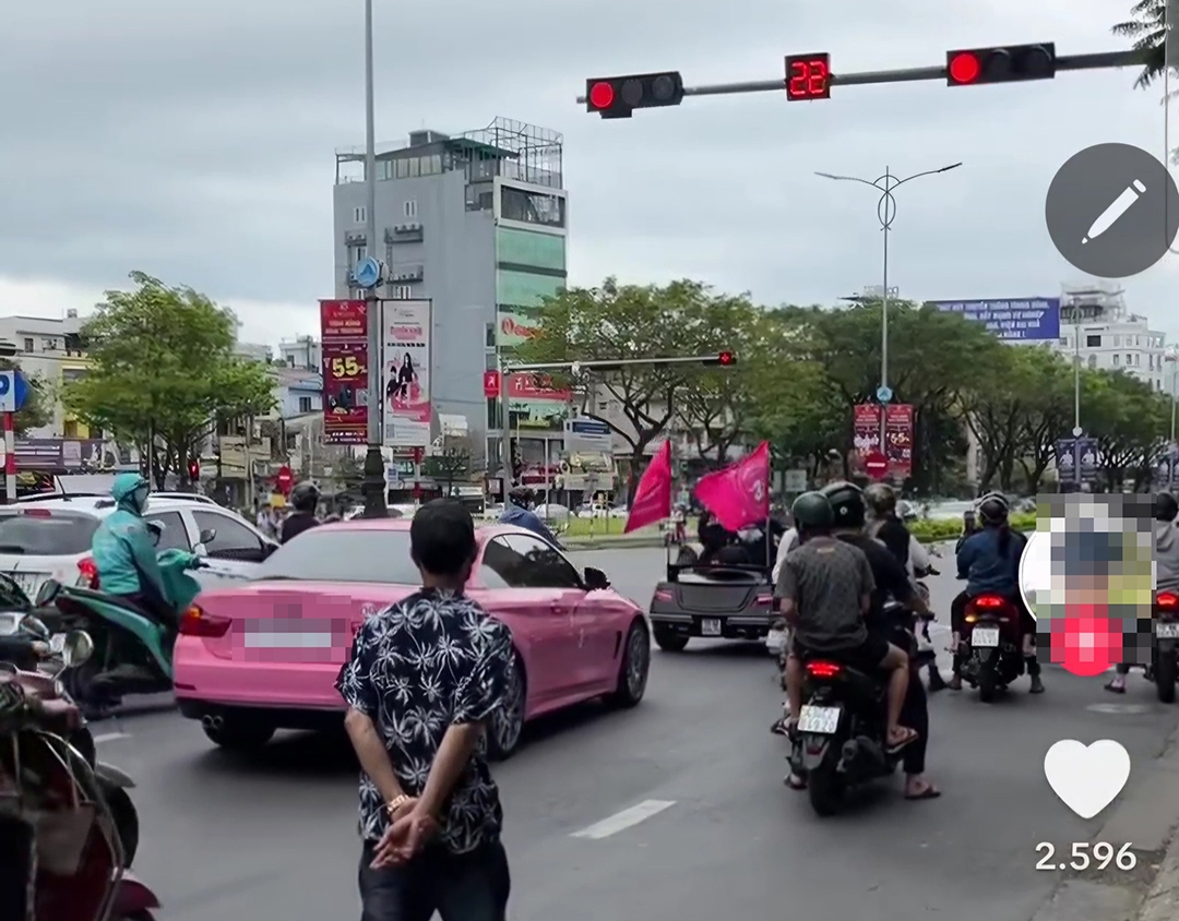 làm rõ thông tin lan truyền trên mạng về đoàn siêu xe ngang nhiên vượt đèn đỏ hình ảnh 1 lam ro thong tin lan truyen tren mang ve doan sieu xe ngang nhien vuot den do hinh anh 1