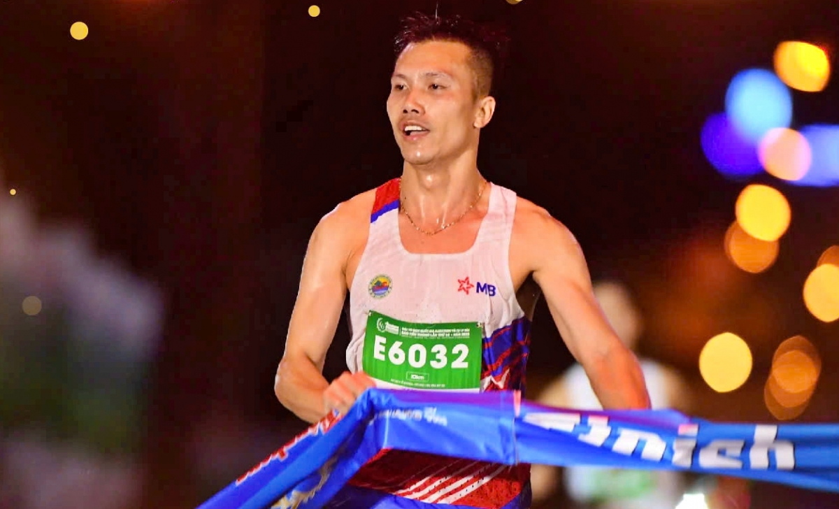 Đỗ Quốc Luật lập kỷ lục vô tiền khoáng hậu ở Tiền Phong Marathon 2025