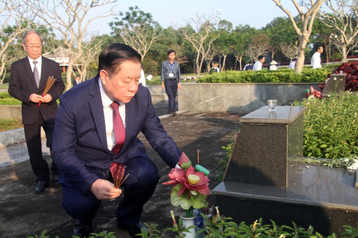 Ông nguyễn trọng nghĩa tri ân các anh hùng, liệt sỹ tỉnh quảng nam hình ảnh 2 Ong nguyen trong nghia tri an cac anh hung, liet sy tinh quang nam hinh anh 2