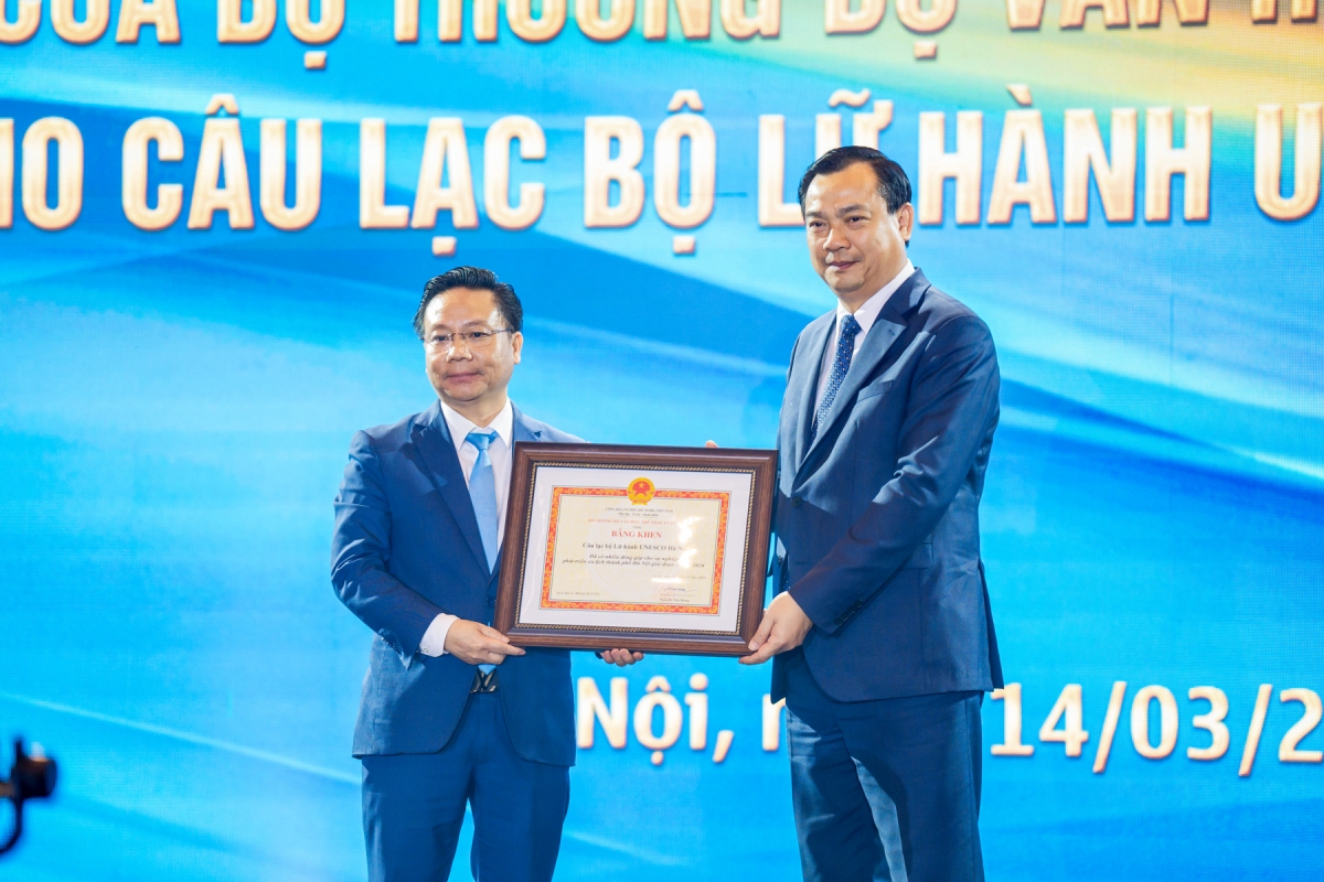 Dong dao doanh nghiep huong ung kich cau du lich viet nam Di de yeu hinh anh 2