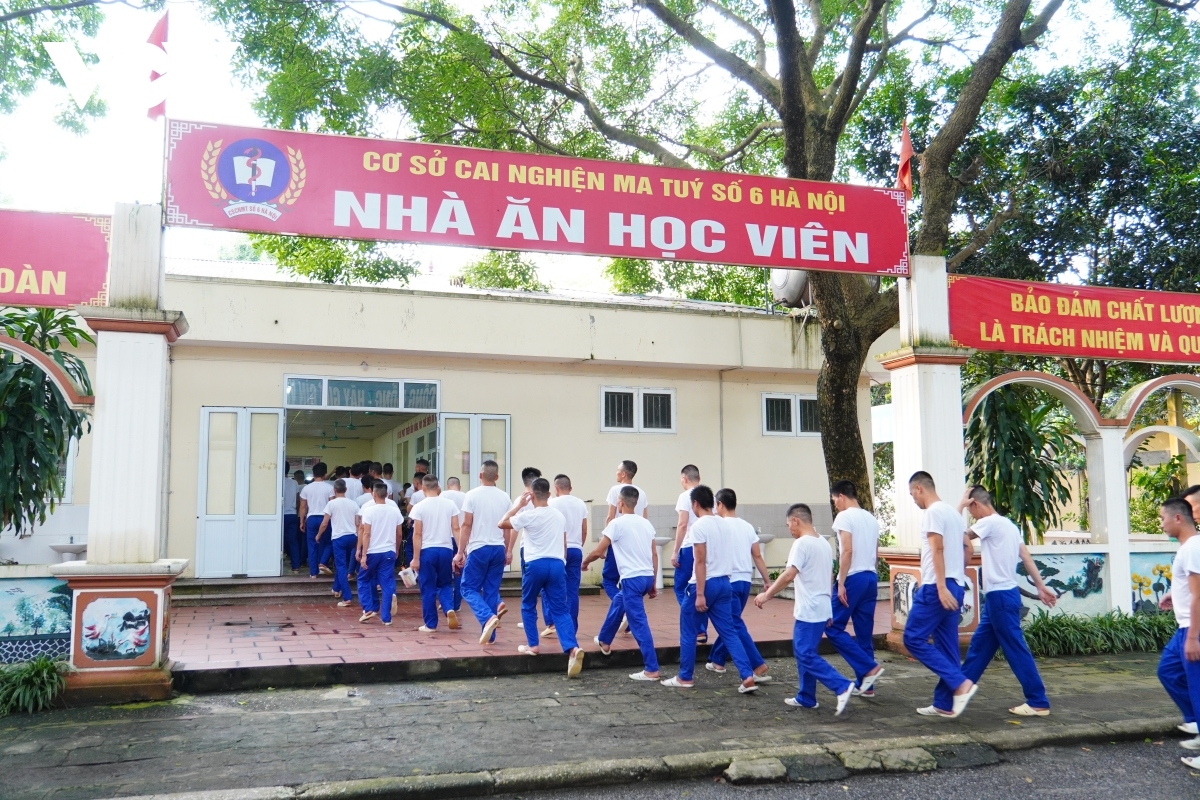 khi cong an vua dau tranh voi toi pham ma tuy, vua quan ly nguoi nghien hinh anh 2