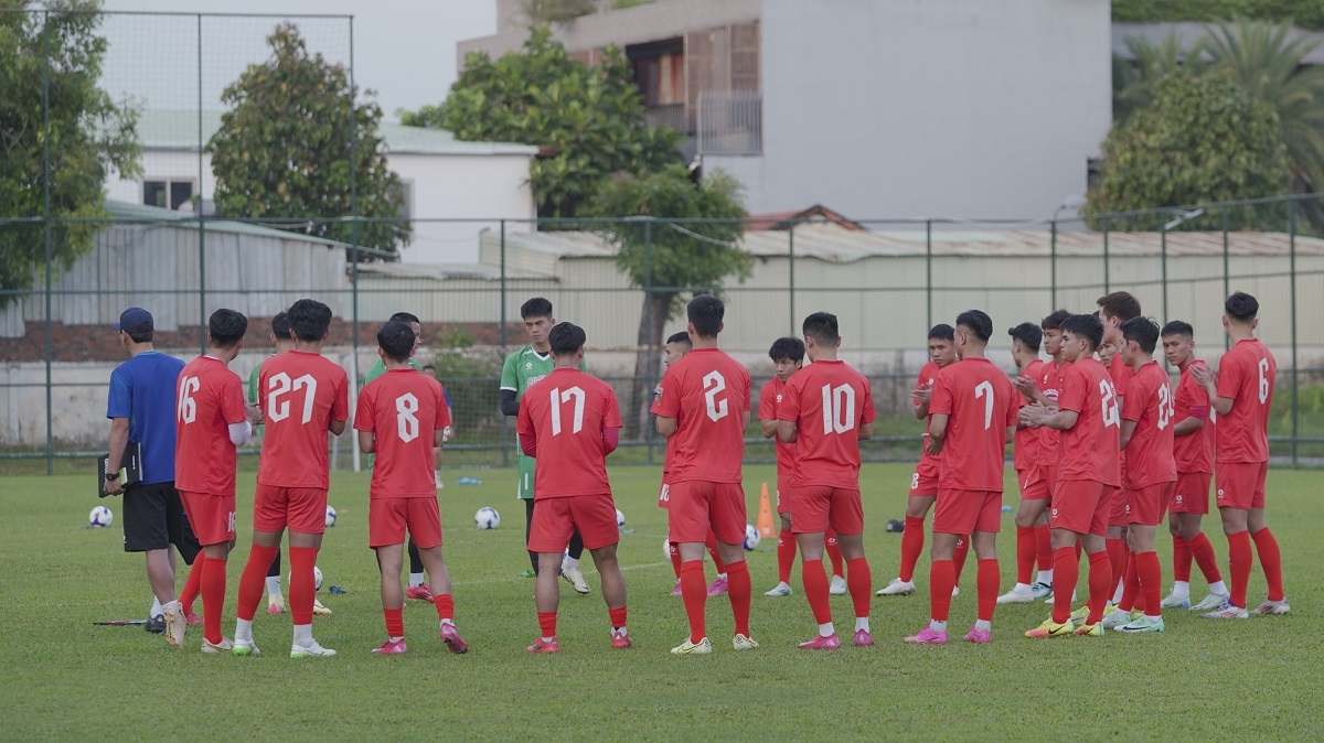 Dt viet nam tap buoi dau o binh duong, mot so ngoi sao vang mat hinh anh 1