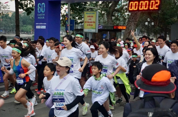 nearly 2,000 people run in response to earth hour 2025 picture 1