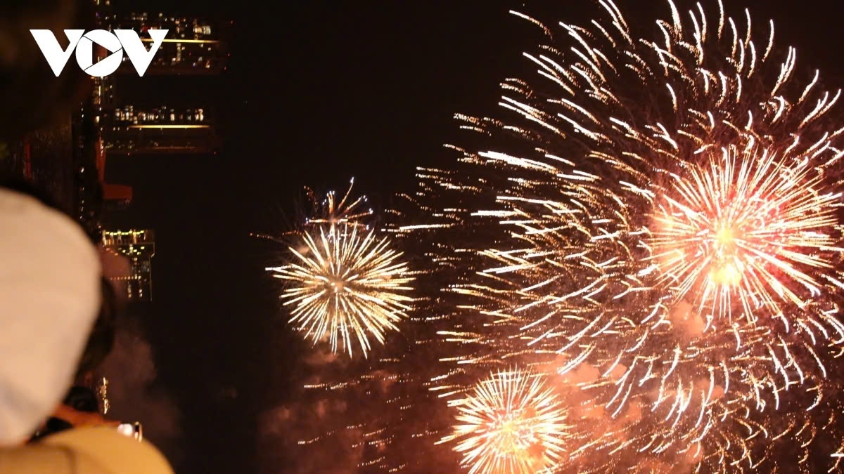 hcm city plans weekly saturday fireworks displays to mark v-day picture 1