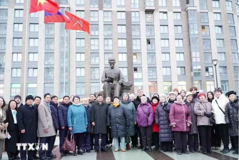 saint petersburg names square after president ho chi minh picture 1