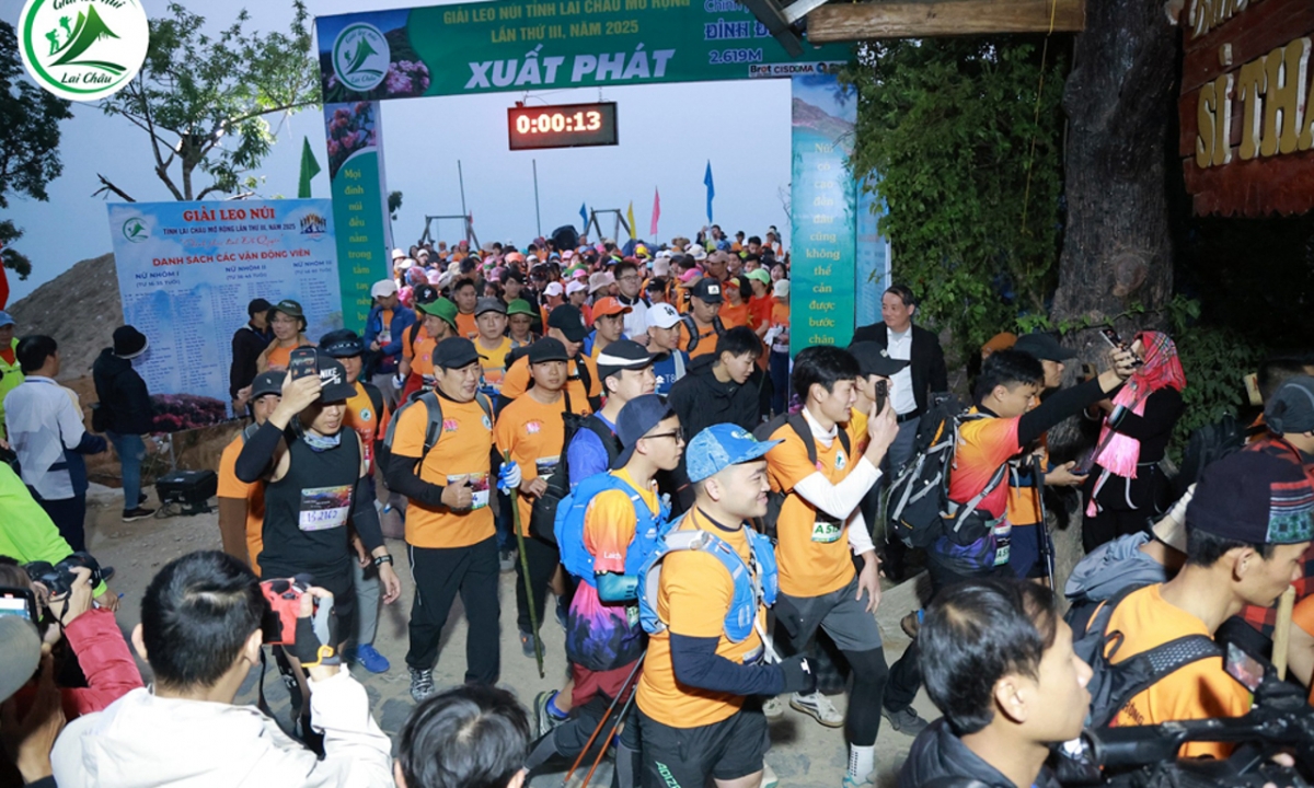 hơn 300 vận động viên tham gia leo núi putaleng tại lai châu hình ảnh 2 hon 300 van dong vien tham gia leo nui putaleng tai lai chau hinh anh 2