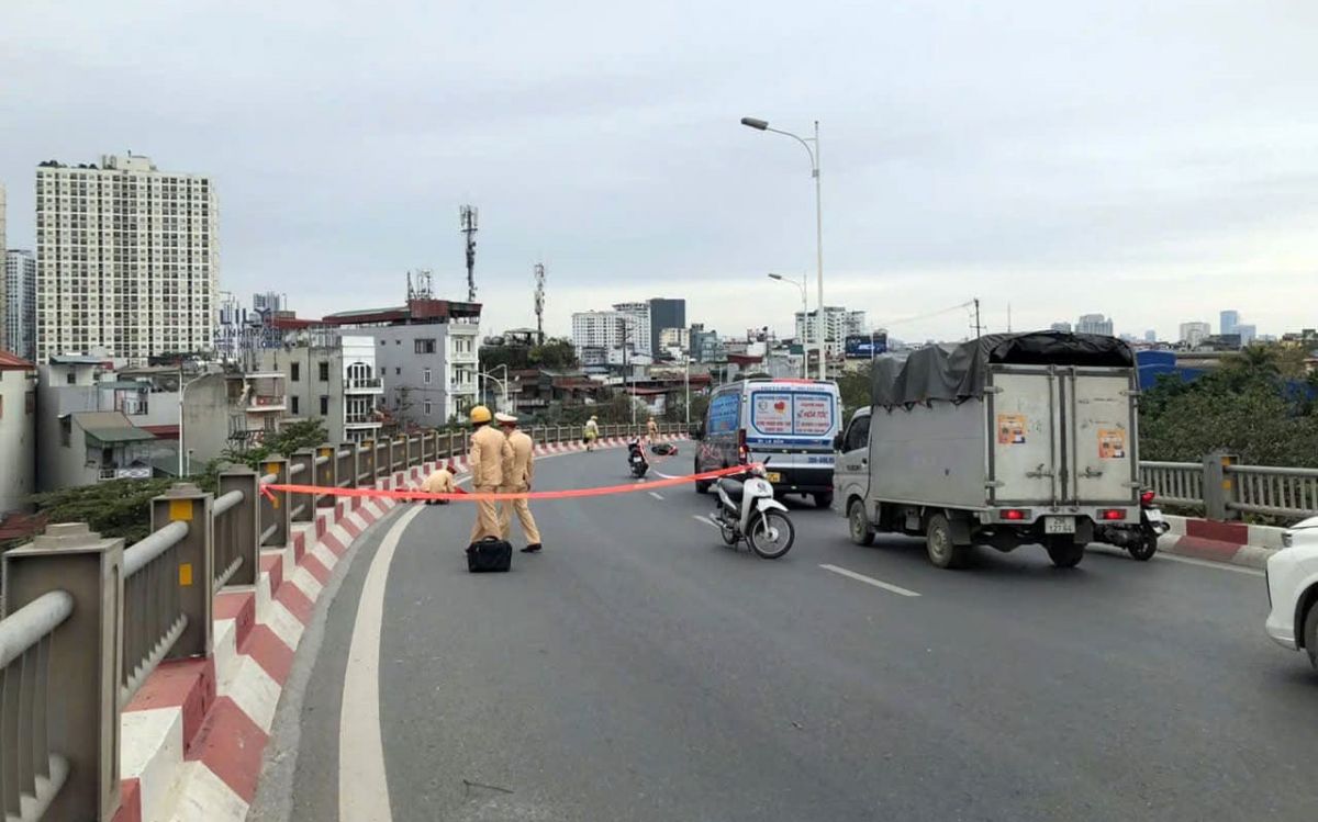 nam tai xe dieu khien xe may tu nga tu vong tren cau vinh tuy hinh anh 2