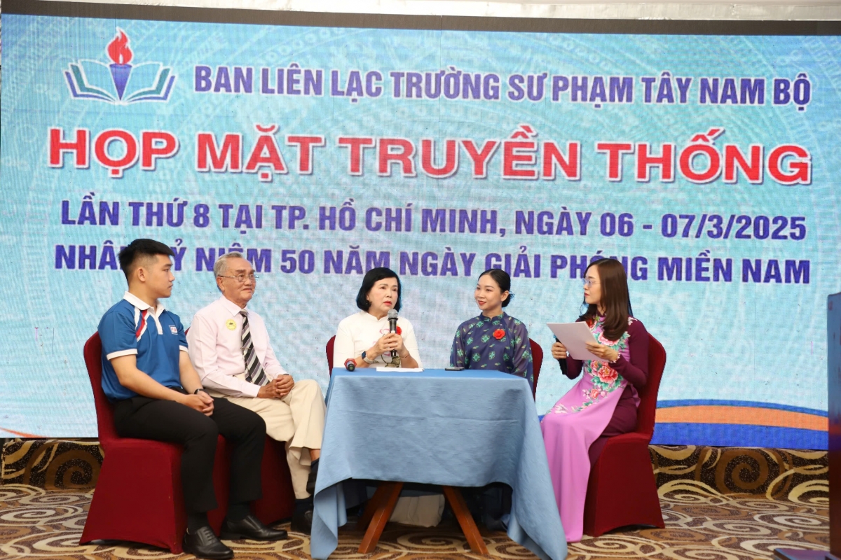 Xúc động buổi họp mặt của những “người thầy cầm súng”