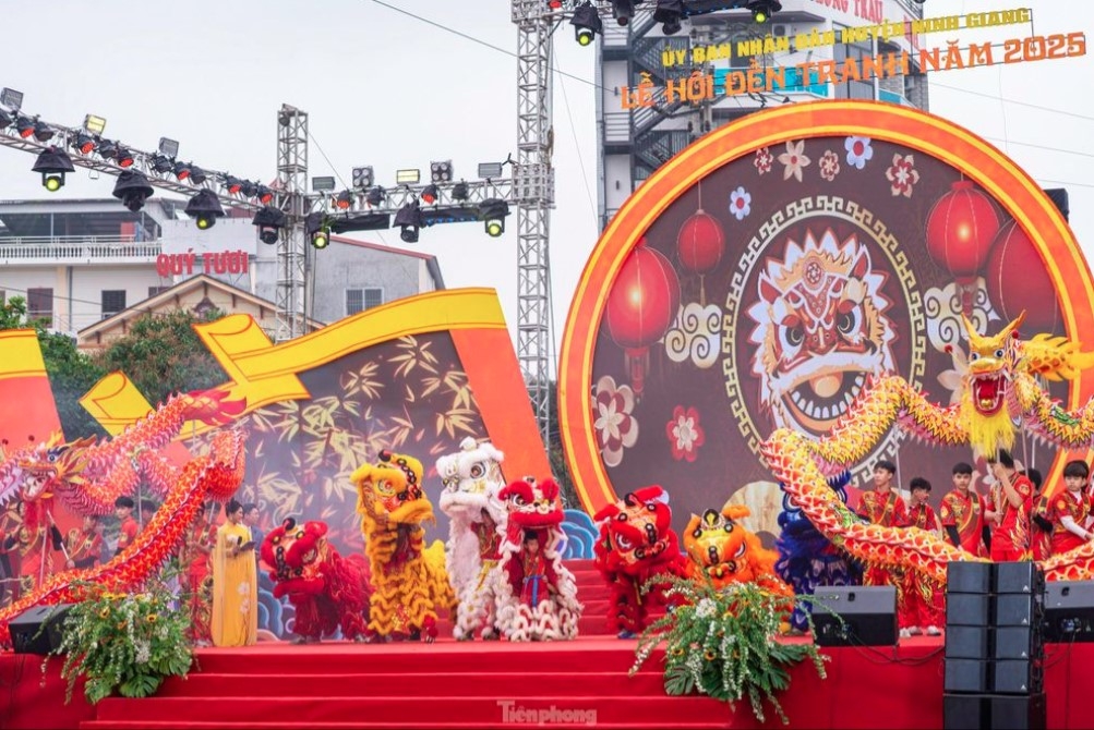 hai duong s tranh temple festival sees largest-ever celebration picture 1