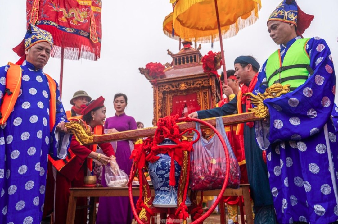 hai duong s tranh temple festival sees largest-ever celebration picture 9