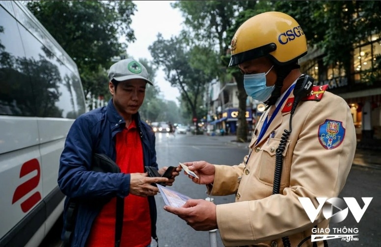 hanoi bans vehicles over 16 seats in old quarter, leaving drivers confused picture 6 hanoi bans vehicles over 16 seats in old quarter, leaving drivers confused picture 6