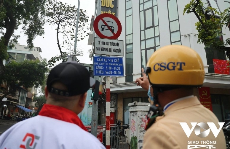 hanoi bans vehicles over 16 seats in old quarter, leaving drivers confused picture 7 hanoi bans vehicles over 16 seats in old quarter, leaving drivers confused picture 7