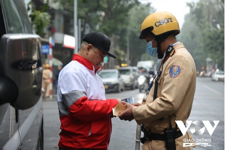 hanoi bans vehicles over 16 seats in old quarter, leaving drivers confused picture 8 hanoi bans vehicles over 16 seats in old quarter, leaving drivers confused picture 8