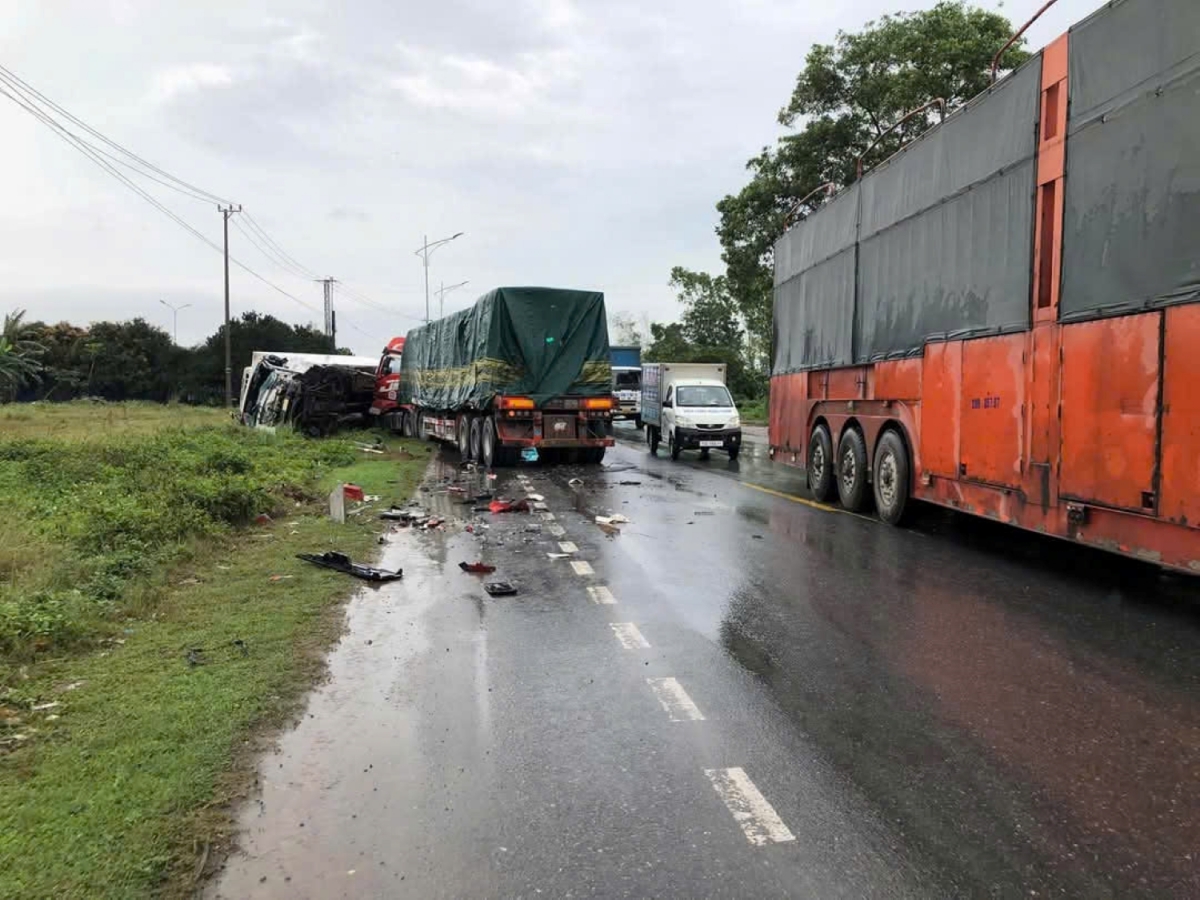 3 xe va chạm trên đường tránh thành phố Đồng hới, quảng bình hình ảnh 3 3 xe va cham tren duong tranh thanh pho Dong hoi, quang binh hinh anh 3
