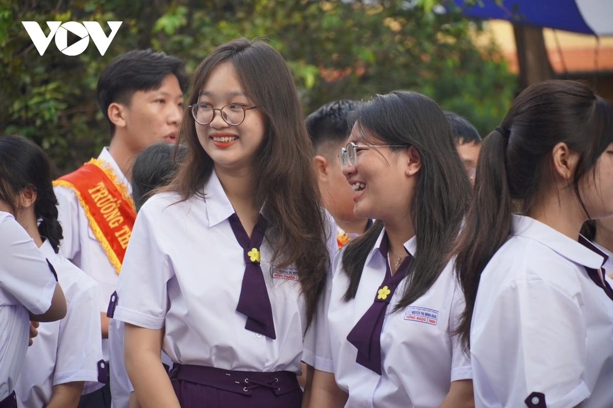 Miễn học phí góp phần tăng chất lượng giáo dục nhưng cần kiểm soát "phụ phí"