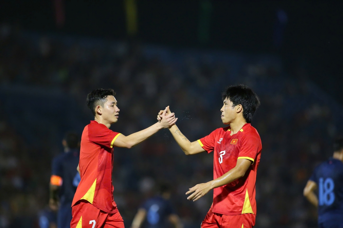 truc tiep Dt viet nam 2-1 Dt campuchia the tran hap dan hinh anh 1