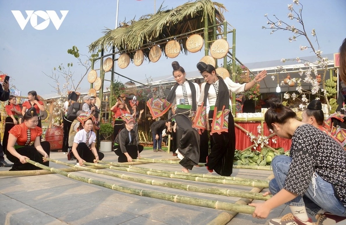 Tái hiện Hạn khuống cúng lễ tại Lễ hội hoa Ban thành phố Sơn La năm 2025