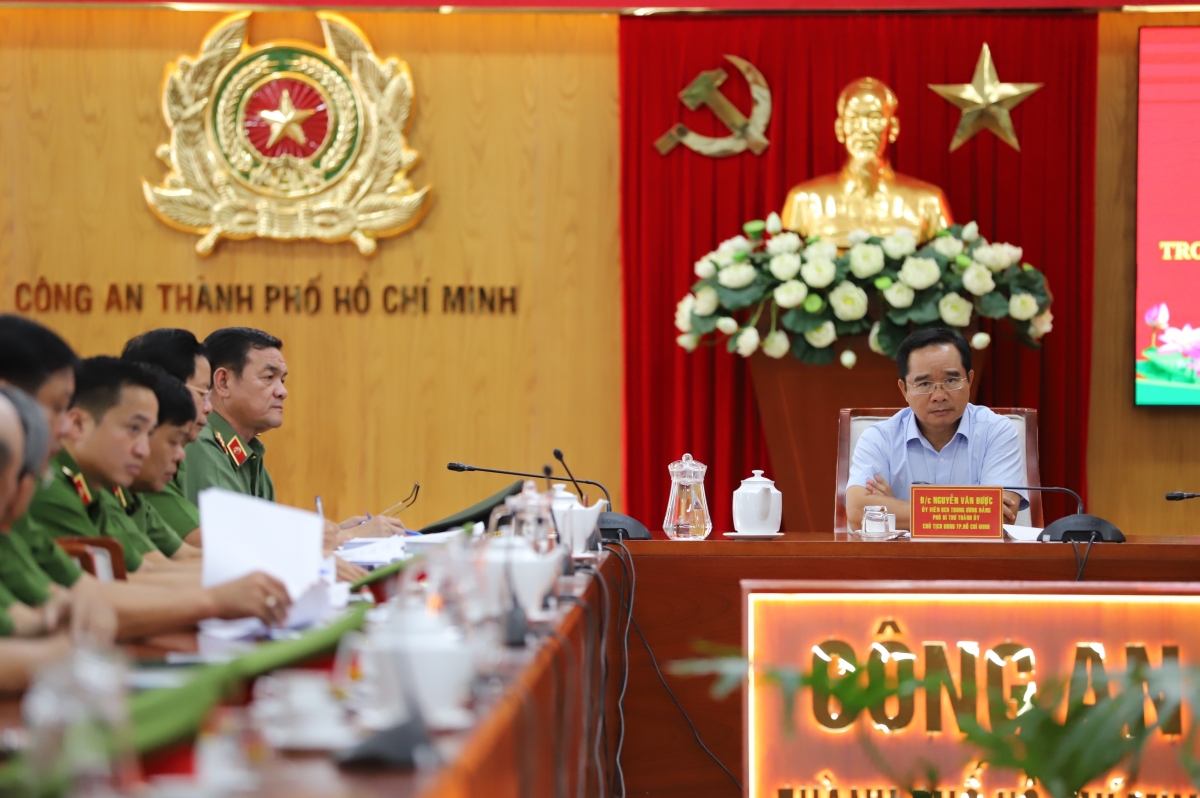 Khen thưởng đột xuất nhiều tập thể, cá nhân thuộc công an TP.HCM