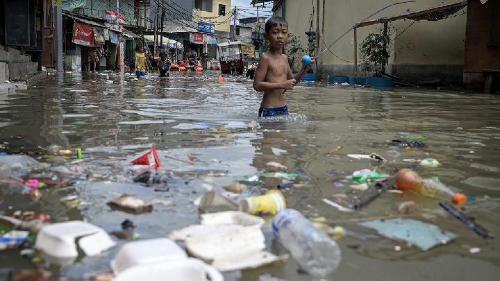 indonesia chay dua chong lut nghiem trong o vung do thi jakarta hinh anh 1