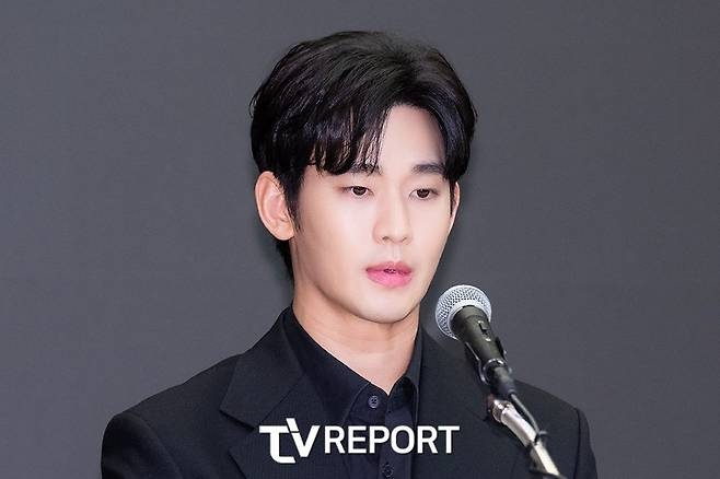 kim soo hyun khoc tai hop bao, thua nhan minh la ke hen nhat hinh anh 2