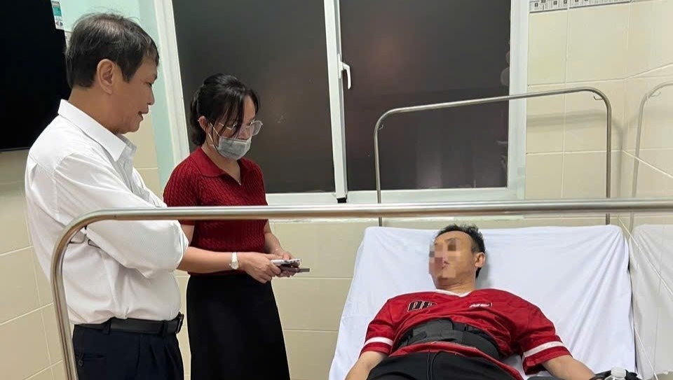 khẩn trương khắc phục hậu quả vụ xe khách lao xuống đèo bảo lộc hình ảnh 4 khan truong khac phuc hau qua vu xe khach lao xuong deo bao loc hinh anh 4