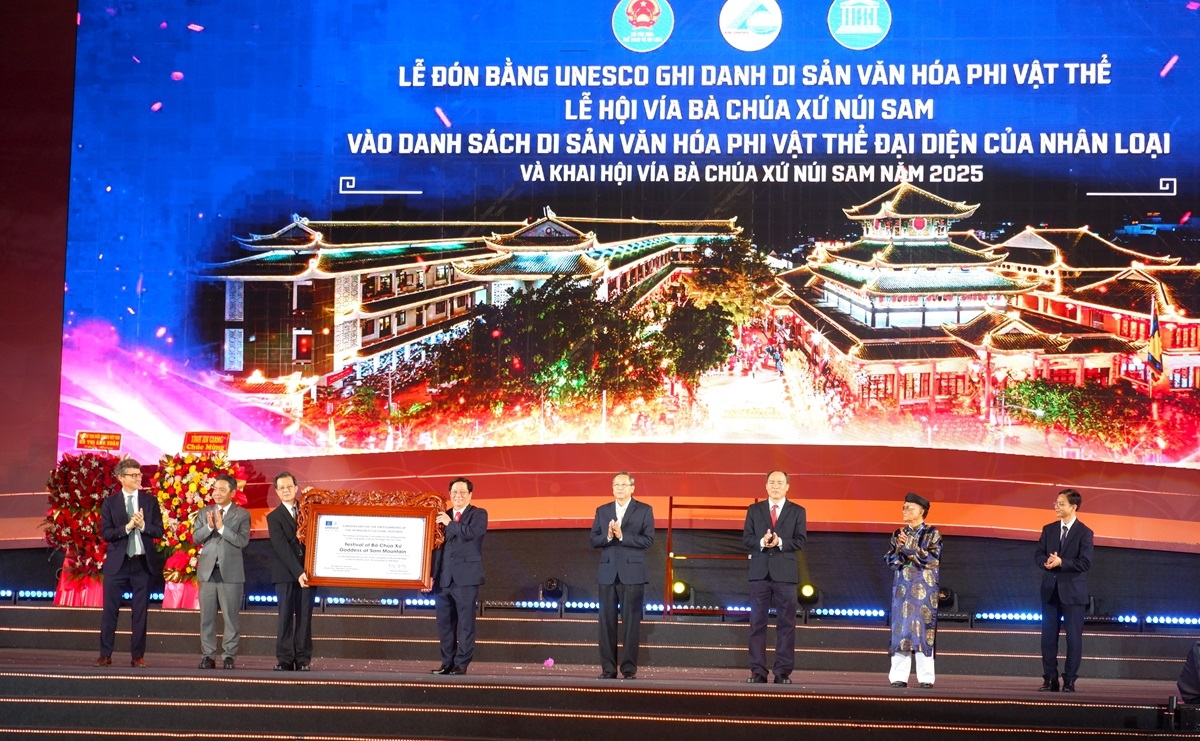 Lễ đón bằng UNESCO ghi danh “Lễ hội Vía Bà Chúa Xứ Núi Sam” là di sản văn hoá phi vật thể