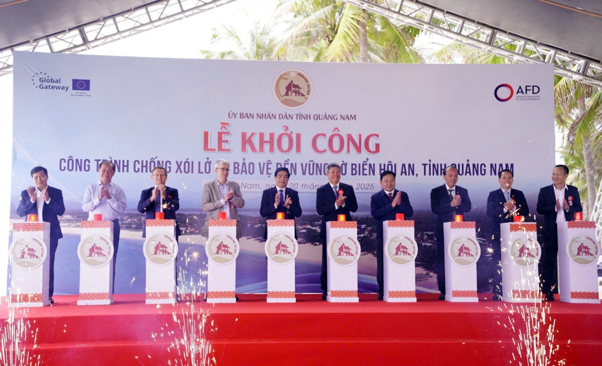Khởi công, gắn biển công trình chào mừng 50 năm ngày giải phóng Quảng Nam