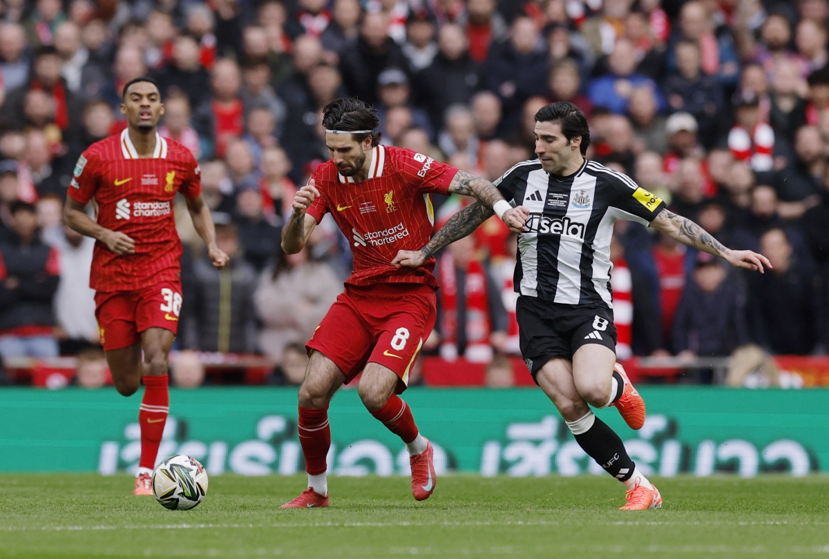 truc tiep liverpool 0-0 newcastle Doi cong hap dan hinh anh 2